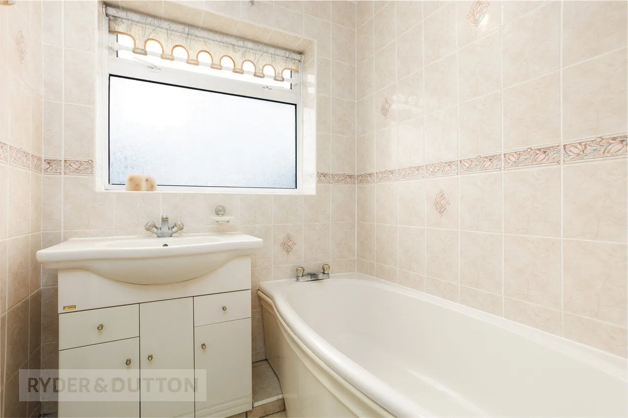 Heywood Fold Road, Springhead, OL4, photo 15