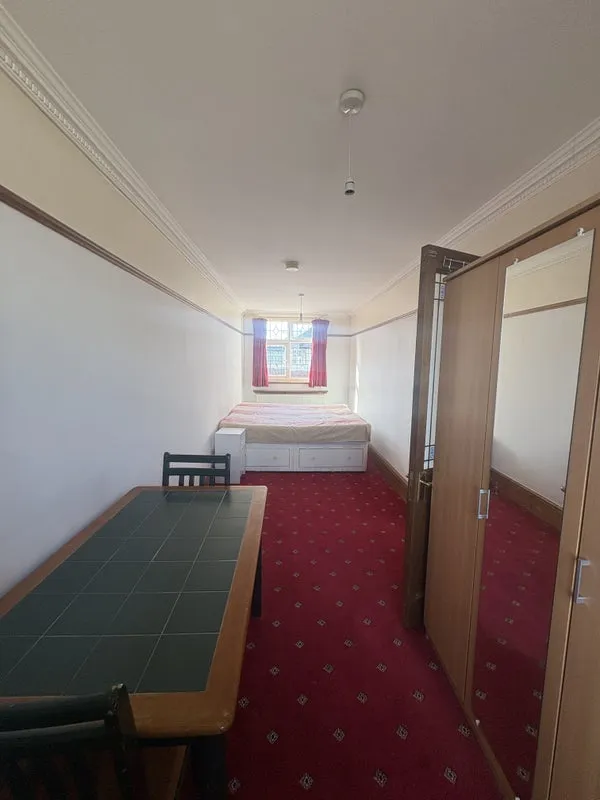 Sandhurst Drive, Ilford, IG3, photo 7