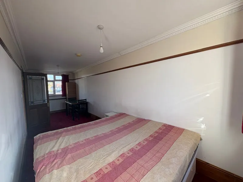 Sandhurst Drive, Ilford, IG3, photo 8