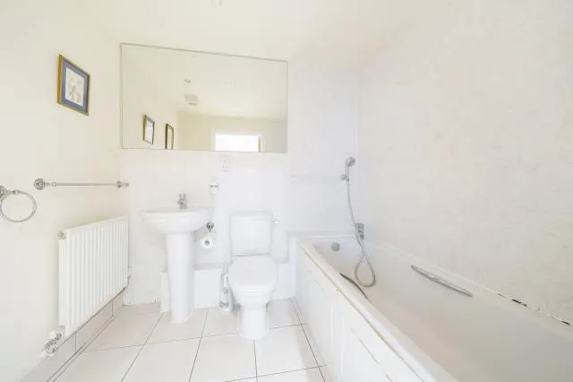 Hendon Lane, London, N3, photo 10