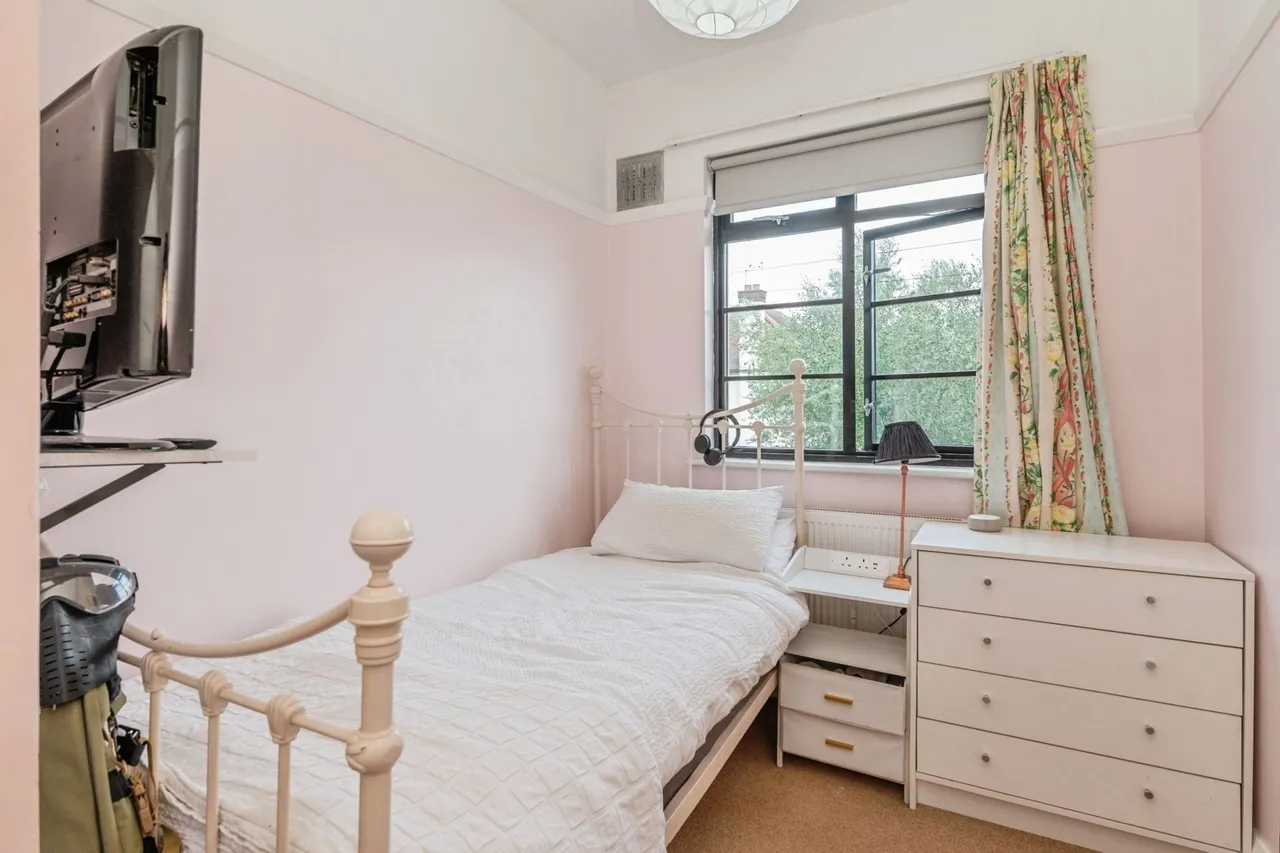 Northumberland Crescent, Southend-on-Sea, Essex, SS1, photo 16