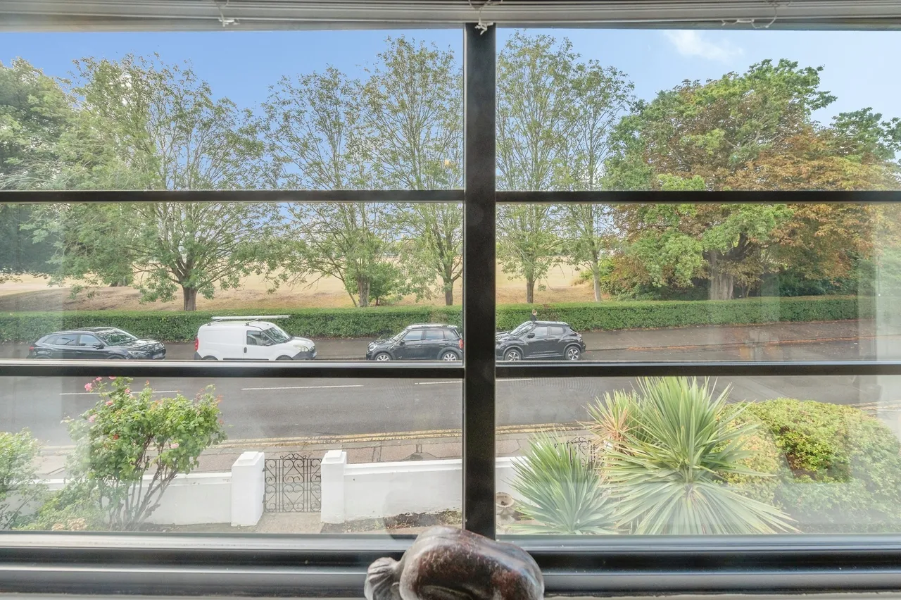 Northumberland Crescent, Southend-on-Sea, Essex, SS1, photo 4