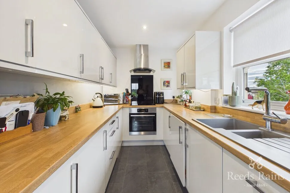 Halifax Road, Liversedge, WF15, photo 3