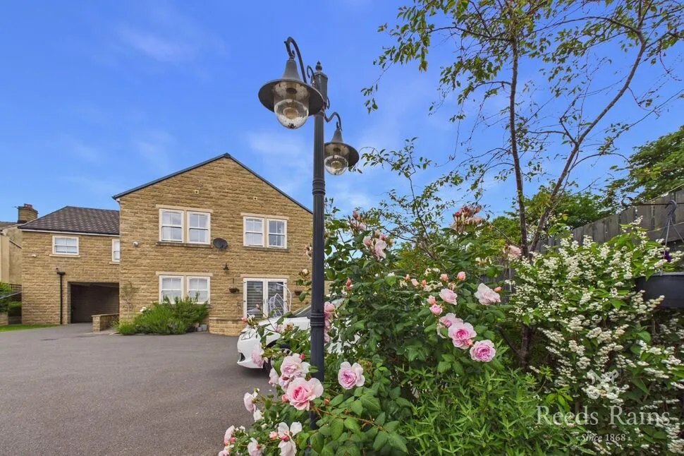 Halifax Road, Liversedge, WF15, photo 17