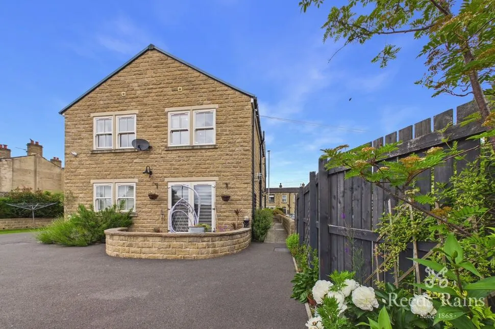 Halifax Road, Liversedge, WF15, photo 8