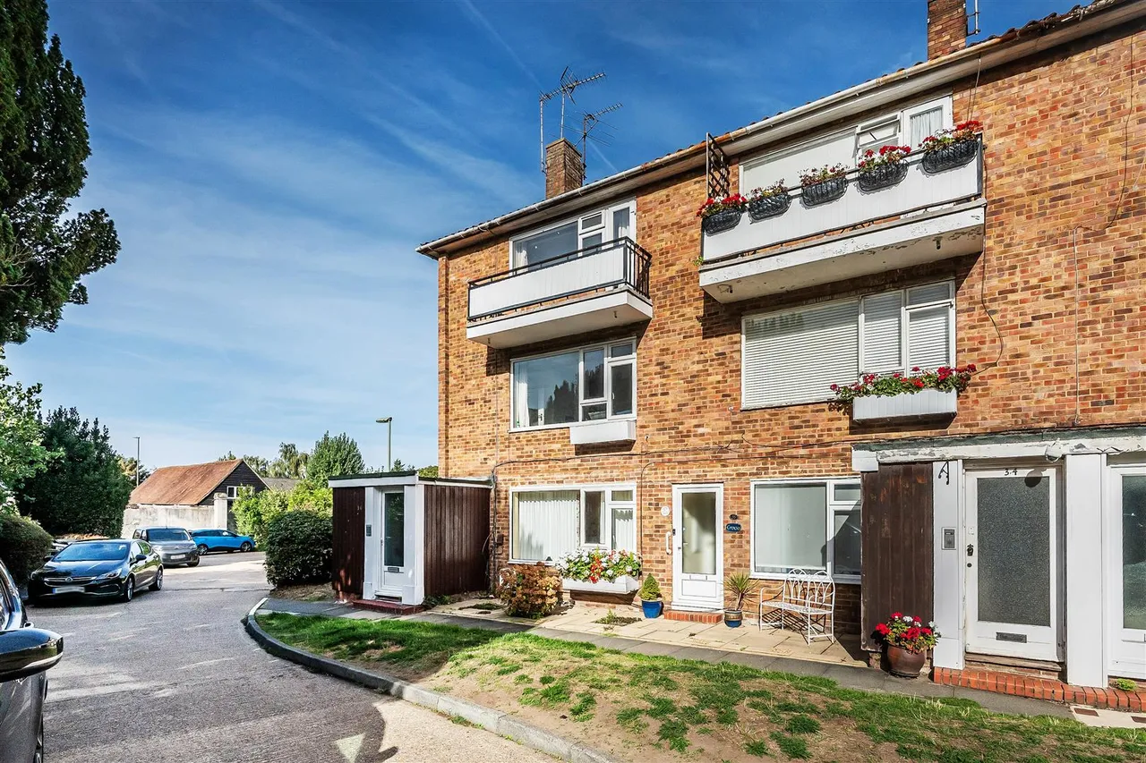 Linden Court, Leatherhead, KT22, photo 9