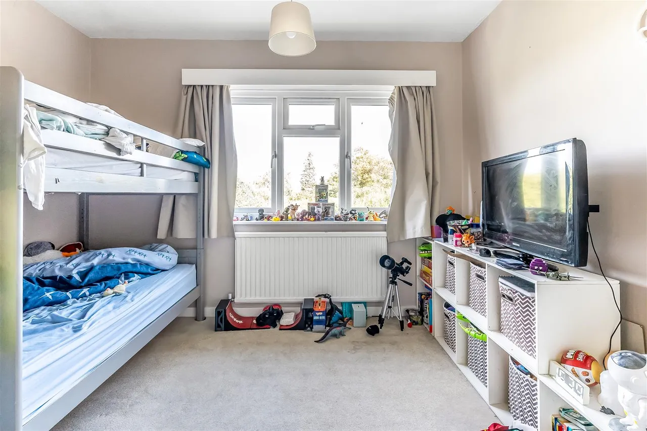 Linden Court, Leatherhead, KT22, photo 6