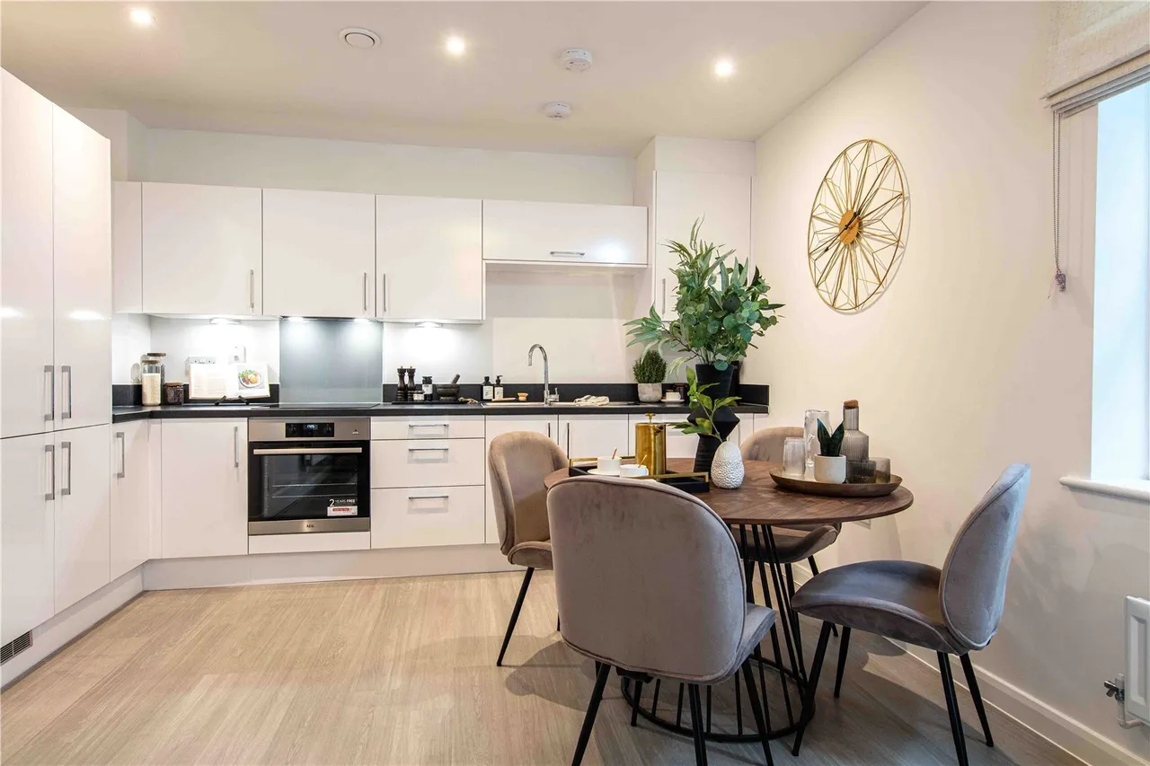 Sunningdale Park, SL5, photo 2