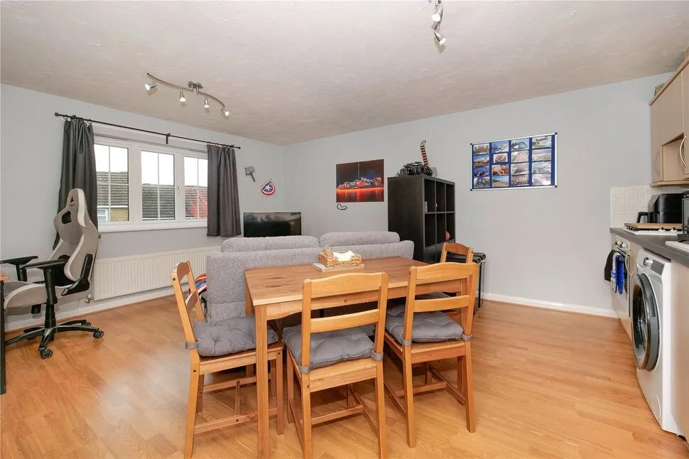 Lysander Way, Cottingley, BD16, photo 2