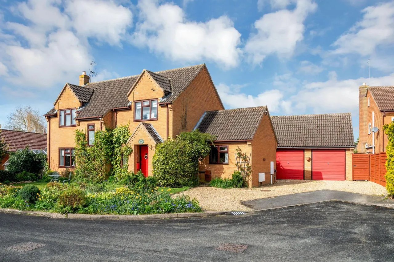 4 bed house for sale, The Paddock, Morton, PE10