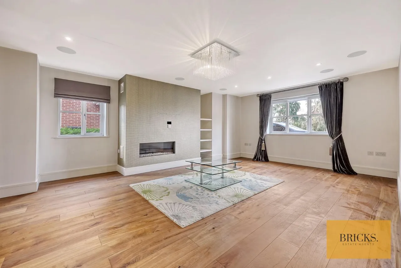Wells Gate Close, Woodford Green, IG8 0FD, photo 11