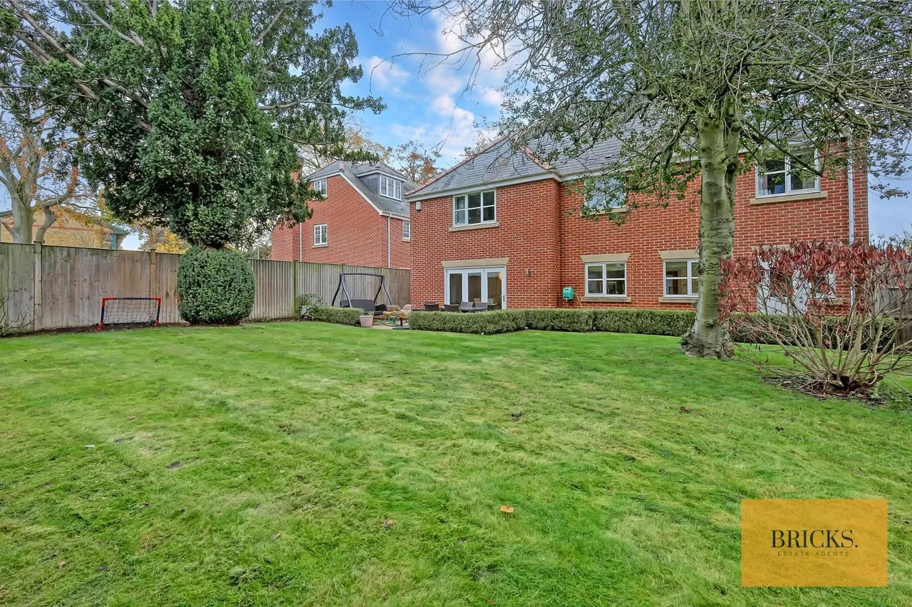 Wells Gate Close, Woodford Green, IG8 0FD, photo 10