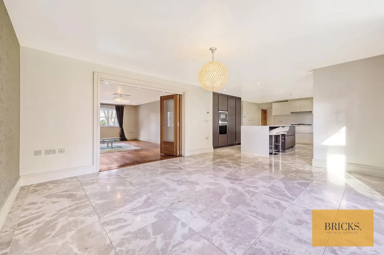Wells Gate Close, Woodford Green, IG8 0FD, photo 8