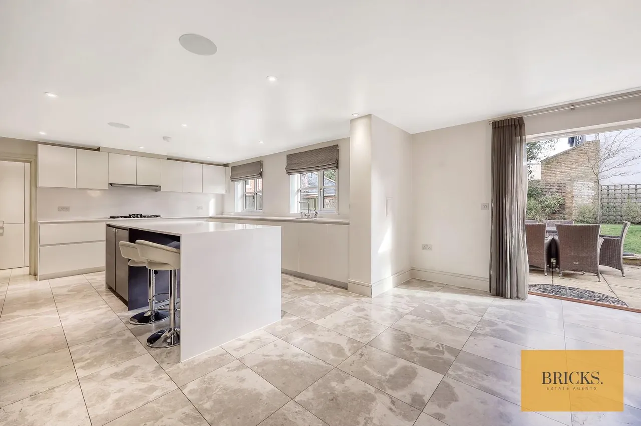 Wells Gate Close, Woodford Green, IG8 0FD, photo 7