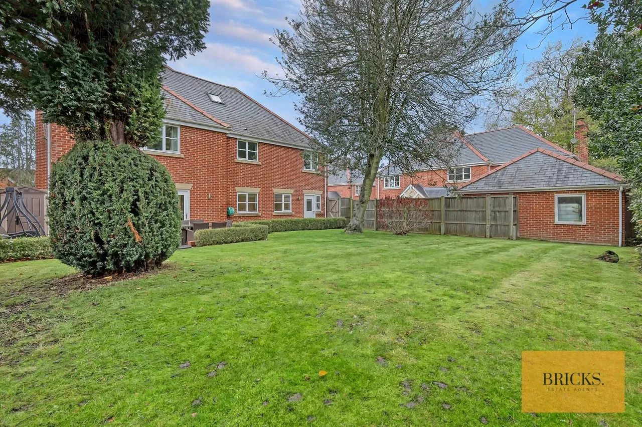 Wells Gate Close, Woodford Green, IG8 0FD, photo 9