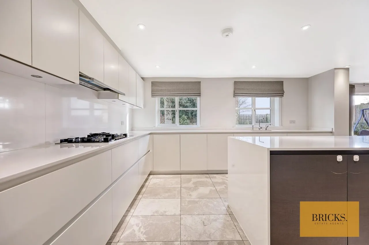 Wells Gate Close, Woodford Green, IG8 0FD, photo 4