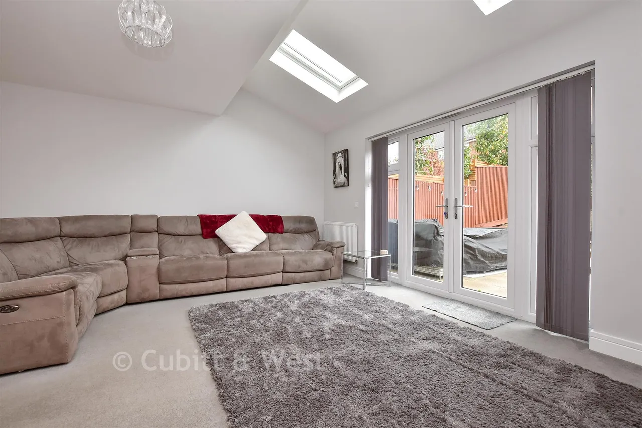 Consort Drive, Leatherhead, KT22, photo 7