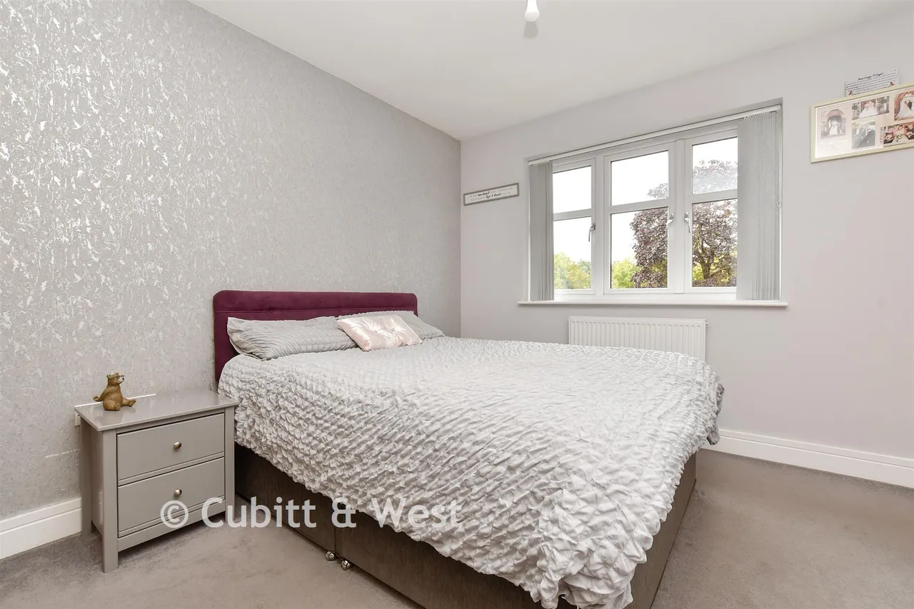 Consort Drive, Leatherhead, KT22, photo 6