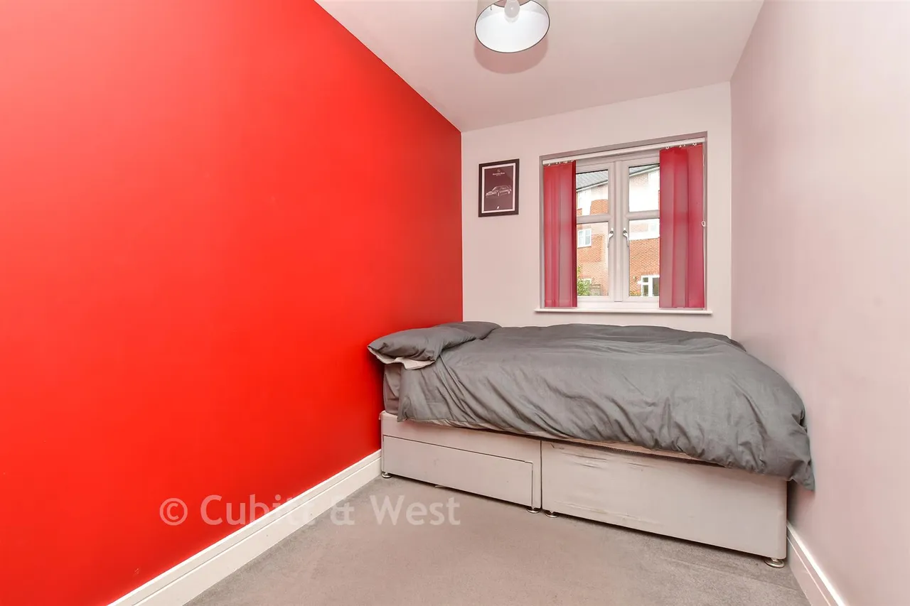 Consort Drive, Leatherhead, KT22, photo 12