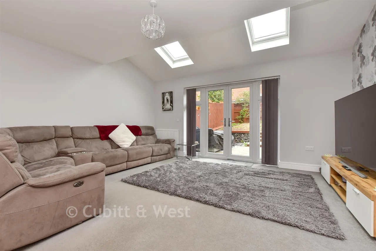 Consort Drive, Leatherhead, KT22, photo 4