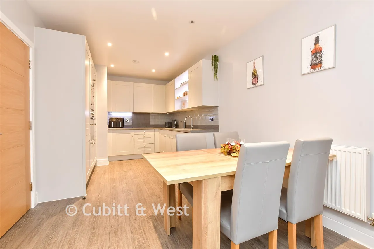 Consort Drive, Leatherhead, KT22, photo 5