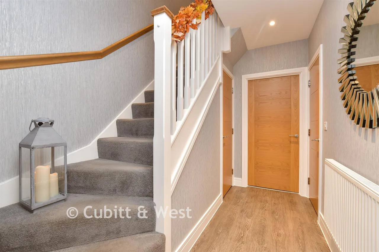 Consort Drive, Leatherhead, KT22, photo 9