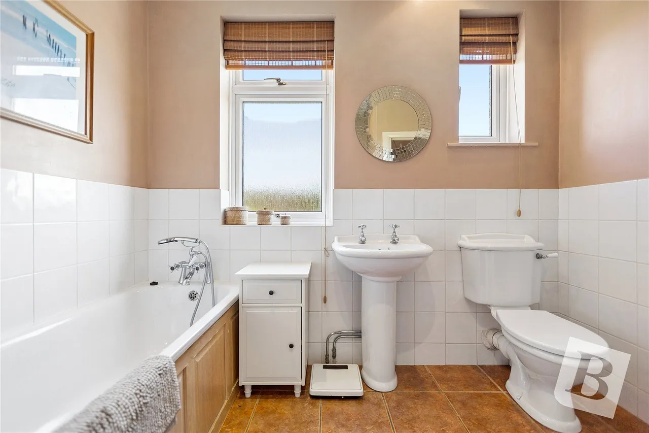 Howard Road, Upminster, RM14, photo 13