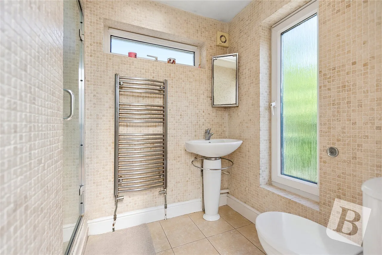 Howard Road, Upminster, RM14, photo 8