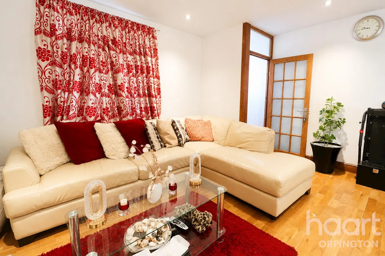 Thursley Road, London, SE9, photo 2