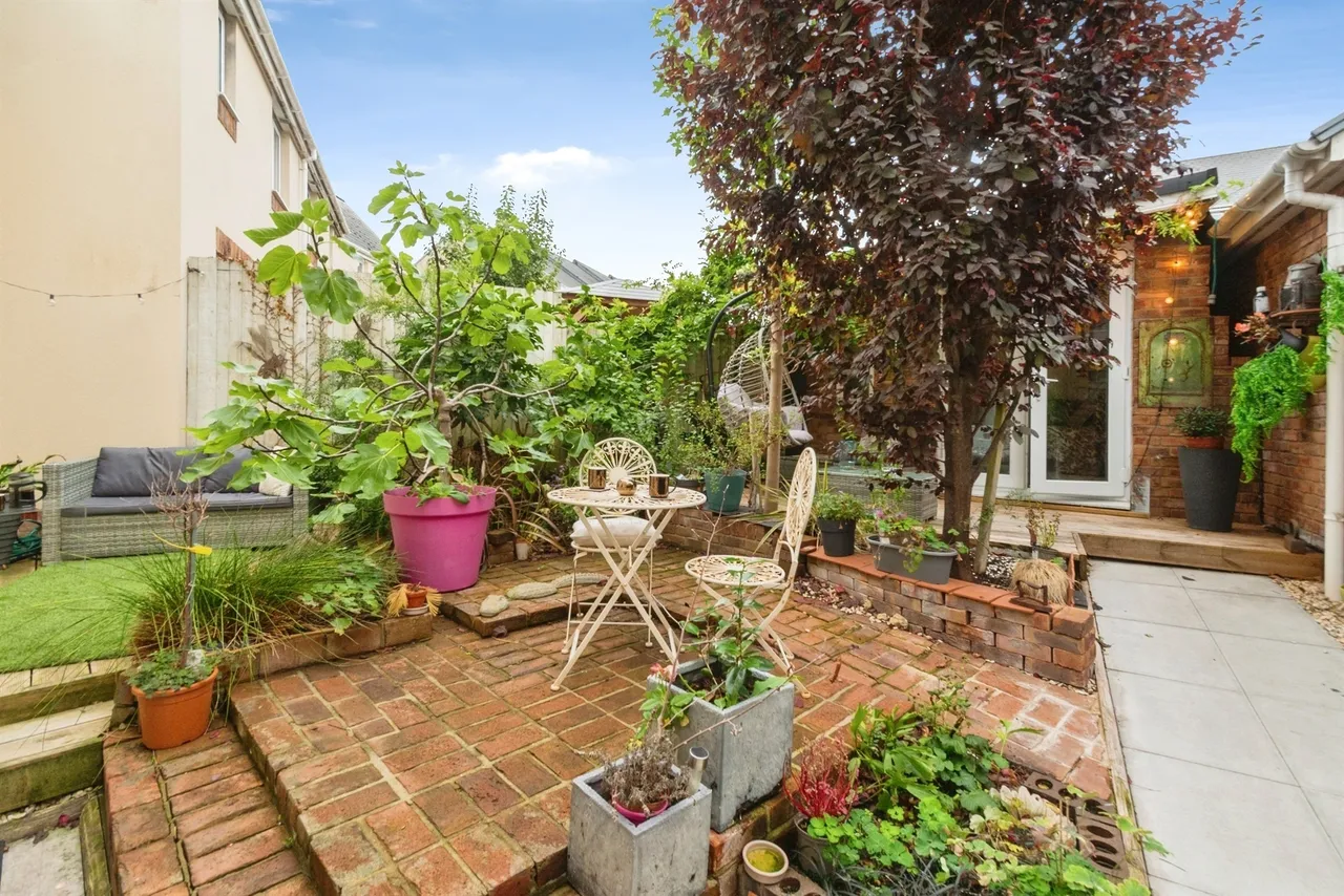 Roundbush Crescent, Caldicot, NP26, photo 12