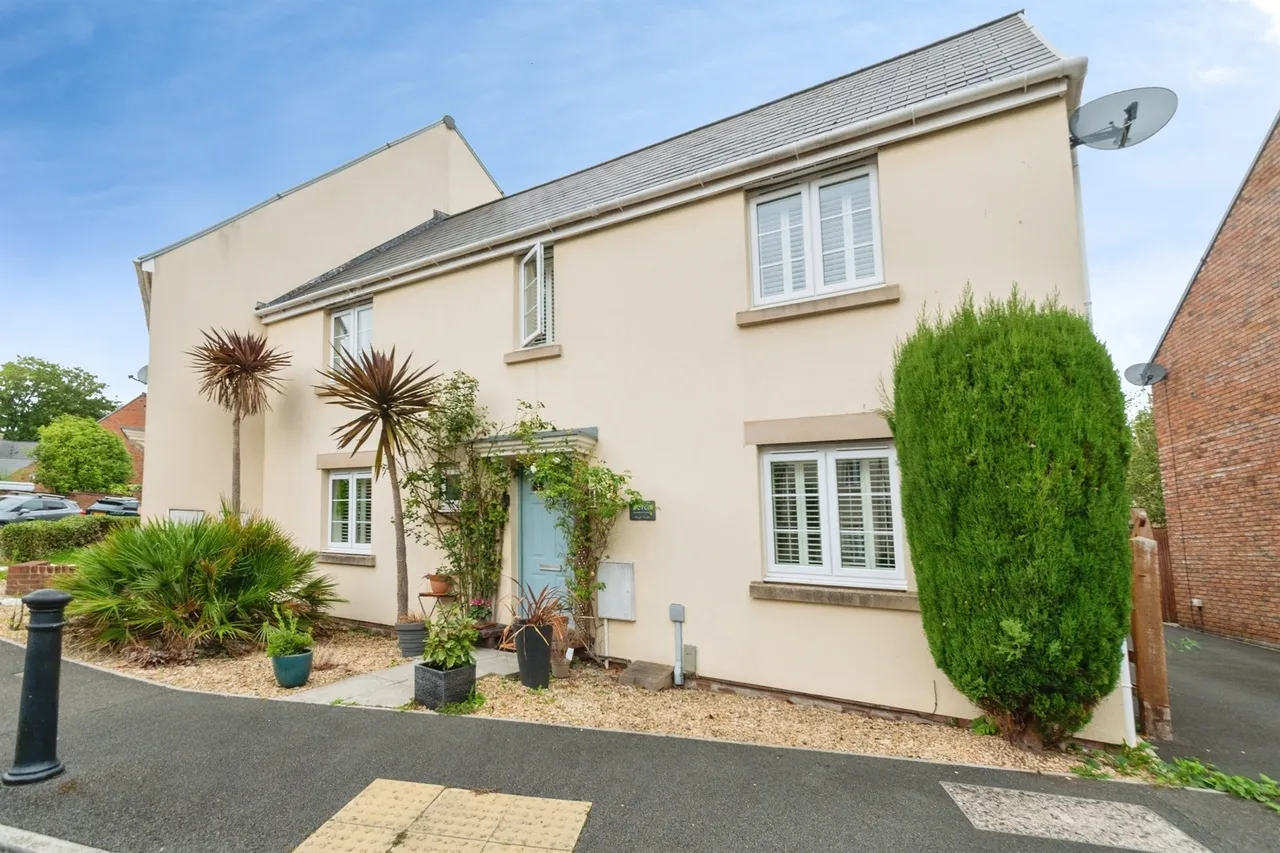 Roundbush Crescent, Caldicot, NP26, photo 13