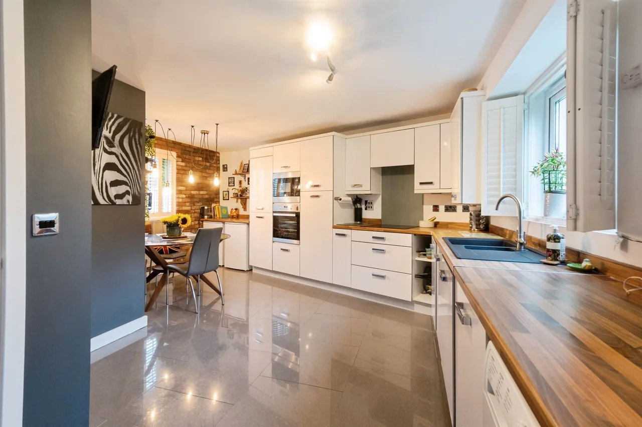 Roundbush Crescent, Caldicot, NP26, photo 4