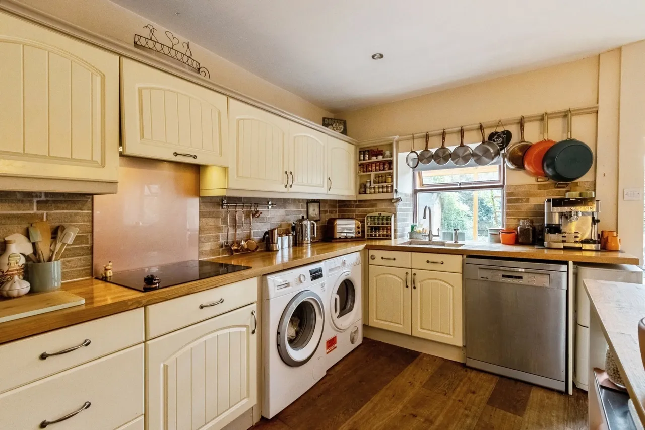 Shay Lane, Walton, Wakefield, West Yorkshire, WF2, photo 6