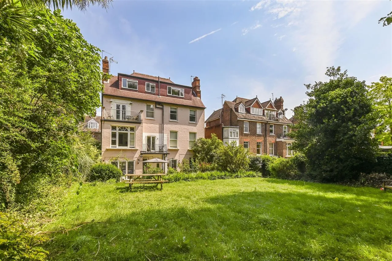 Daleham Gardens, Hampstead, London NW3 5BY, photo 2