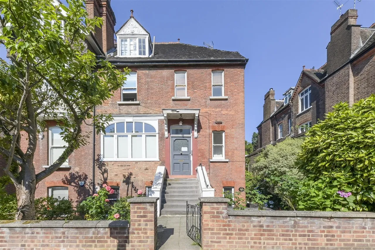 2 bed house for sale — Daleham Gardens, Hampstead, London NW3 5BY
