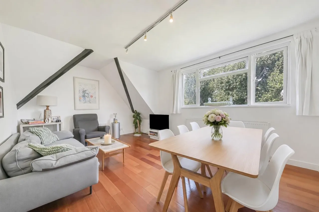 Daleham Gardens, Hampstead, London NW3 5BY, photo 3