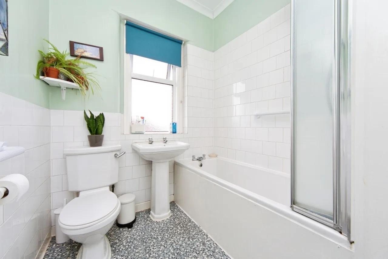 Bessborough Road, Prenton, CH43, photo 11