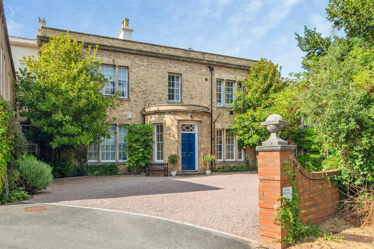 2 bed flat for sale — Tollhouse Drive, Worcester
