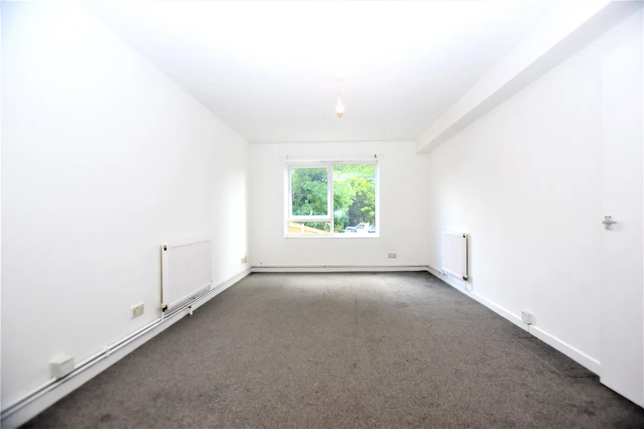 Claret Gardens, London, SE25, photo 2