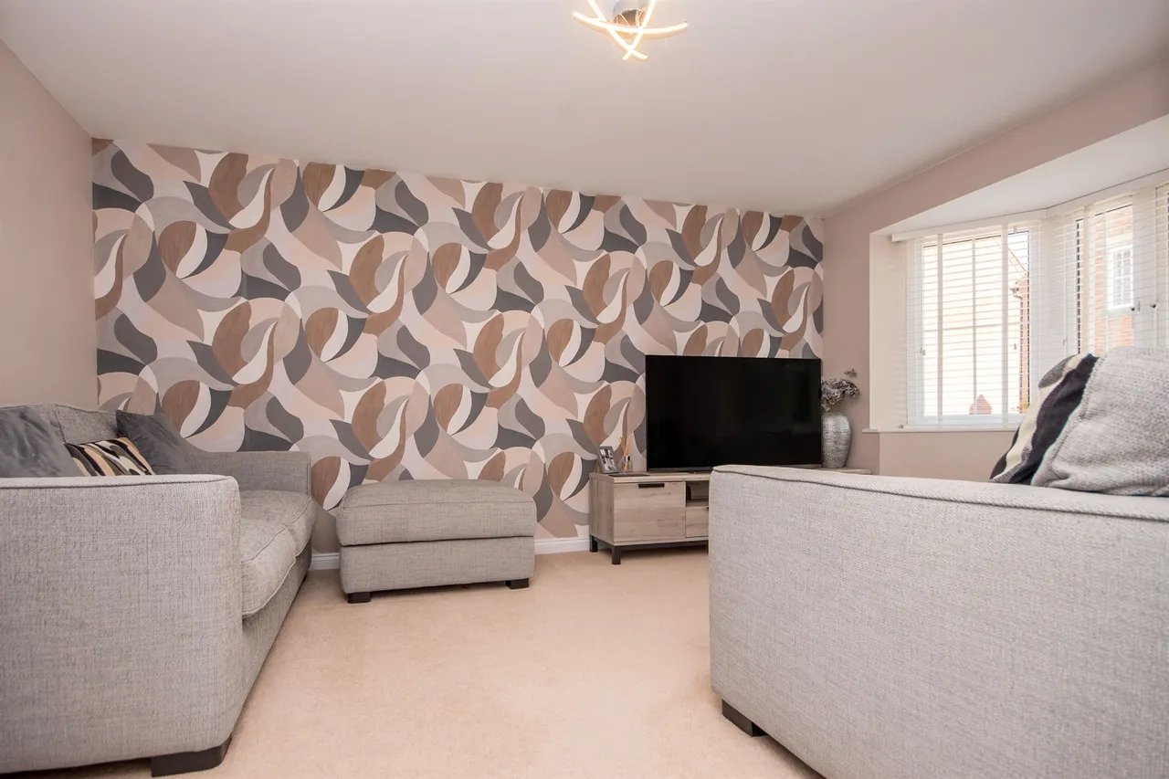 Orchard Close, Kettering, NN14, photo 2