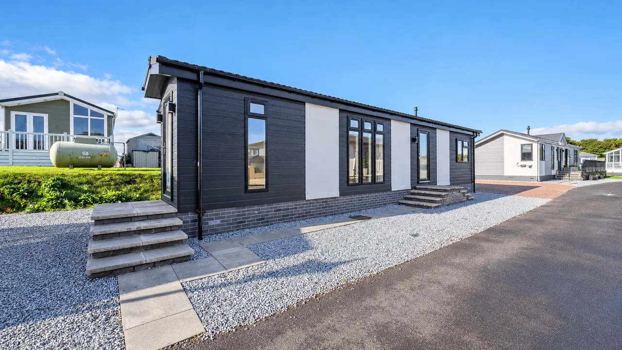 2 bed park home for sale, Arundel, Barry Downs Park