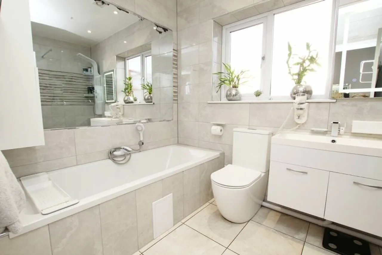 Bryn Road, Ashton-In-Makerfield, Wigan, Wigan, WN4 8BU, photo 17