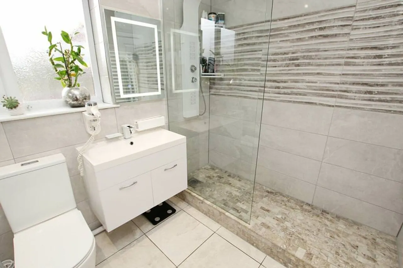 Bryn Road, Ashton-In-Makerfield, Wigan, Wigan, WN4 8BU, photo 16