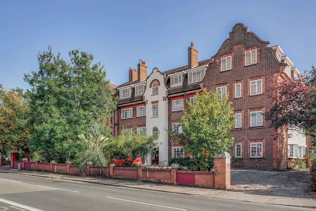 2 bed flat to rent, London, SW16