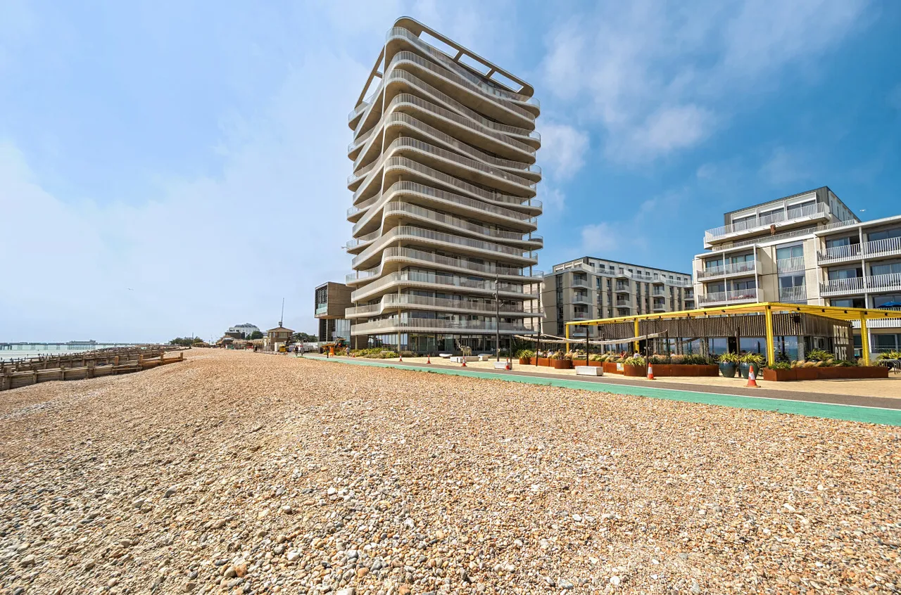 2 bed flat to rent, Brighton Road, Worthing, BN11