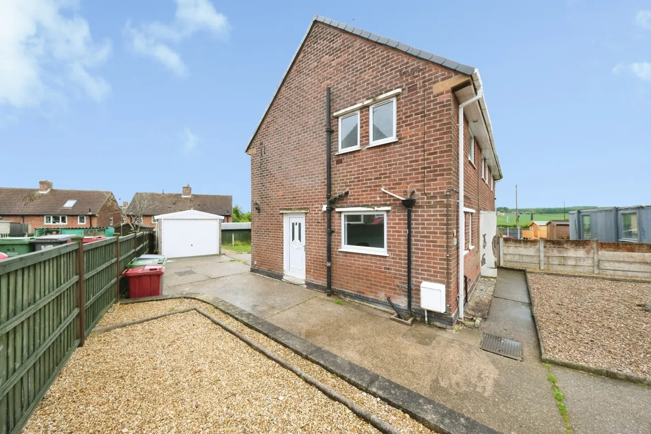 Chestnut Drive, Shirebrook, Mansfield, Derbyshire, NG20, photo 2