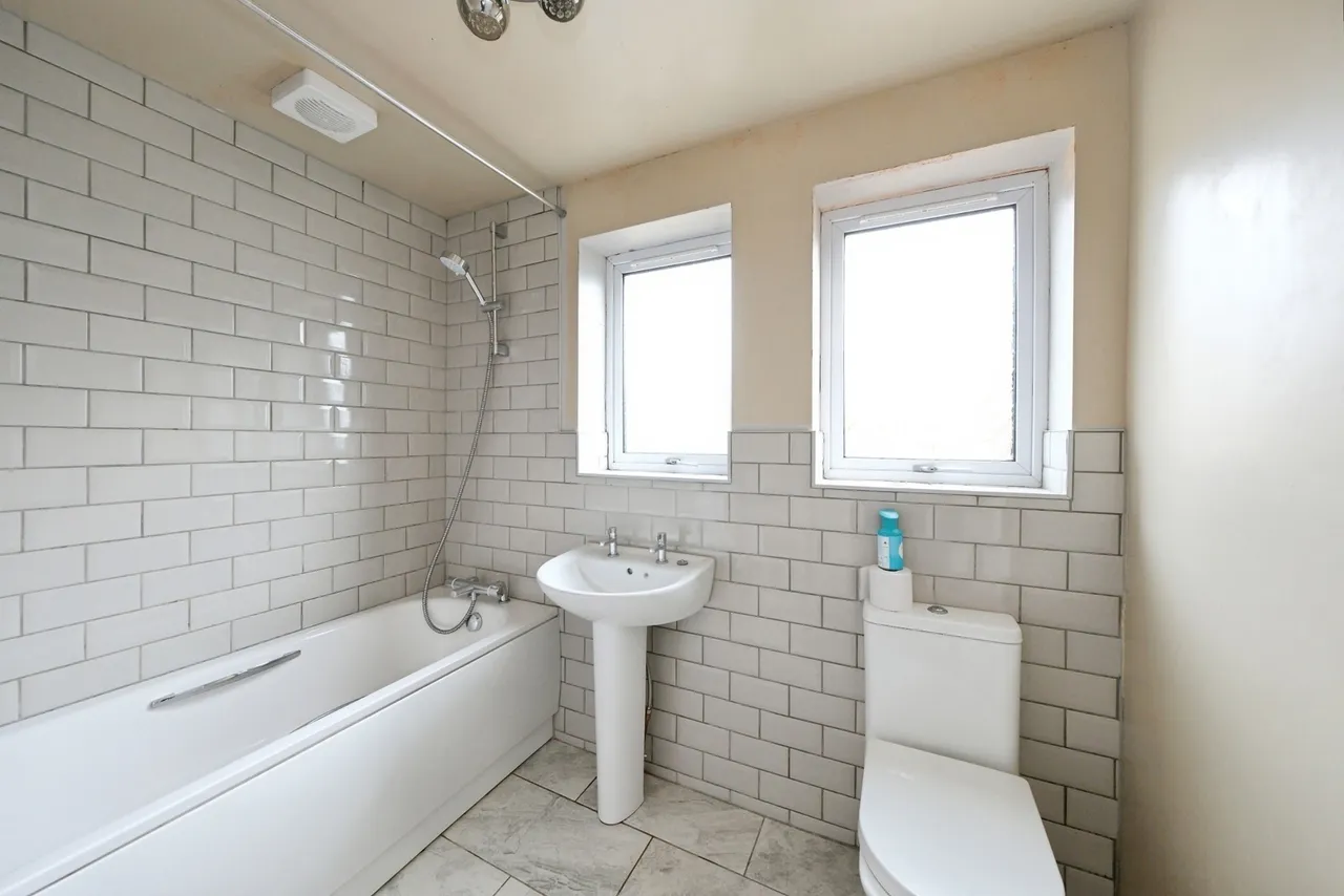 Chestnut Drive, Shirebrook, Mansfield, Derbyshire, NG20, photo 9