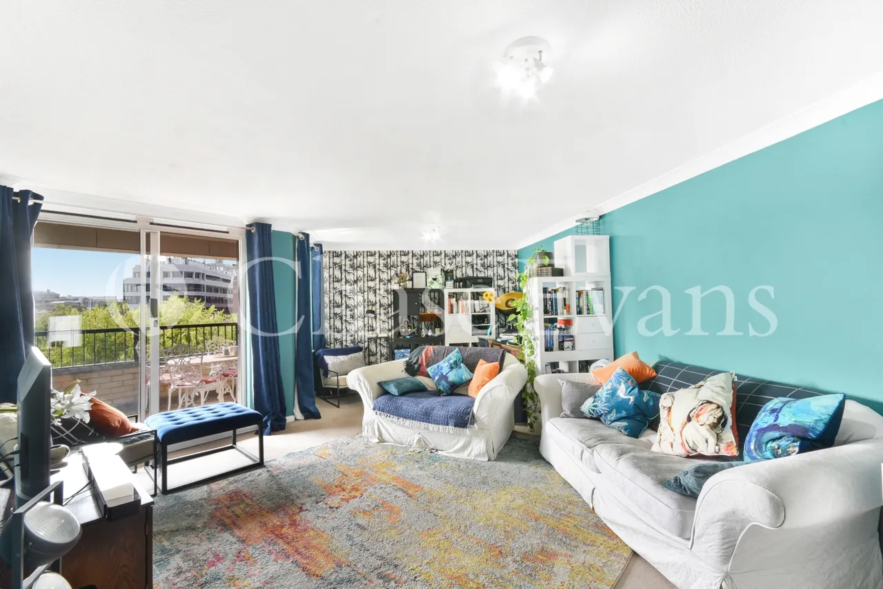 2 bed flat for sale, Hooper Square, Aldgate, E1