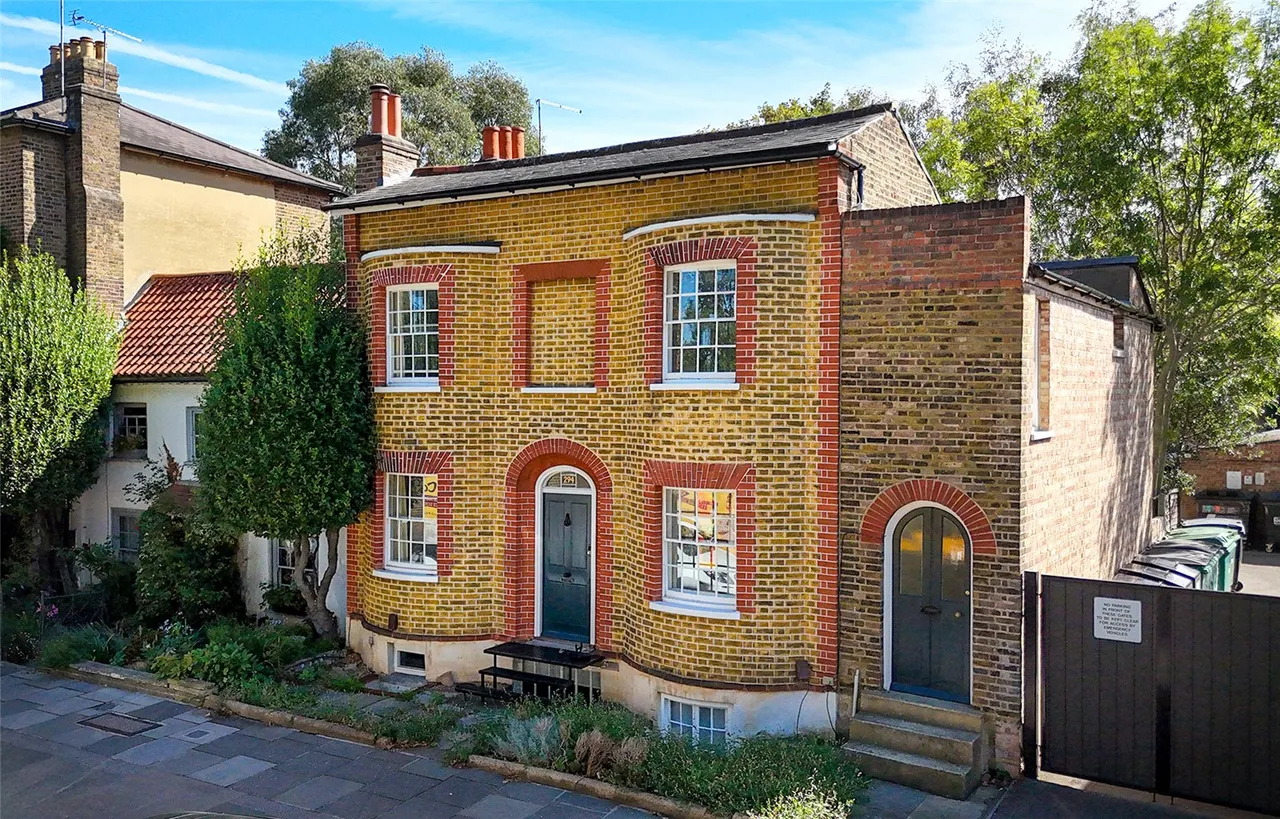 2 bed house for sale, Kew Road, Kew, TW9