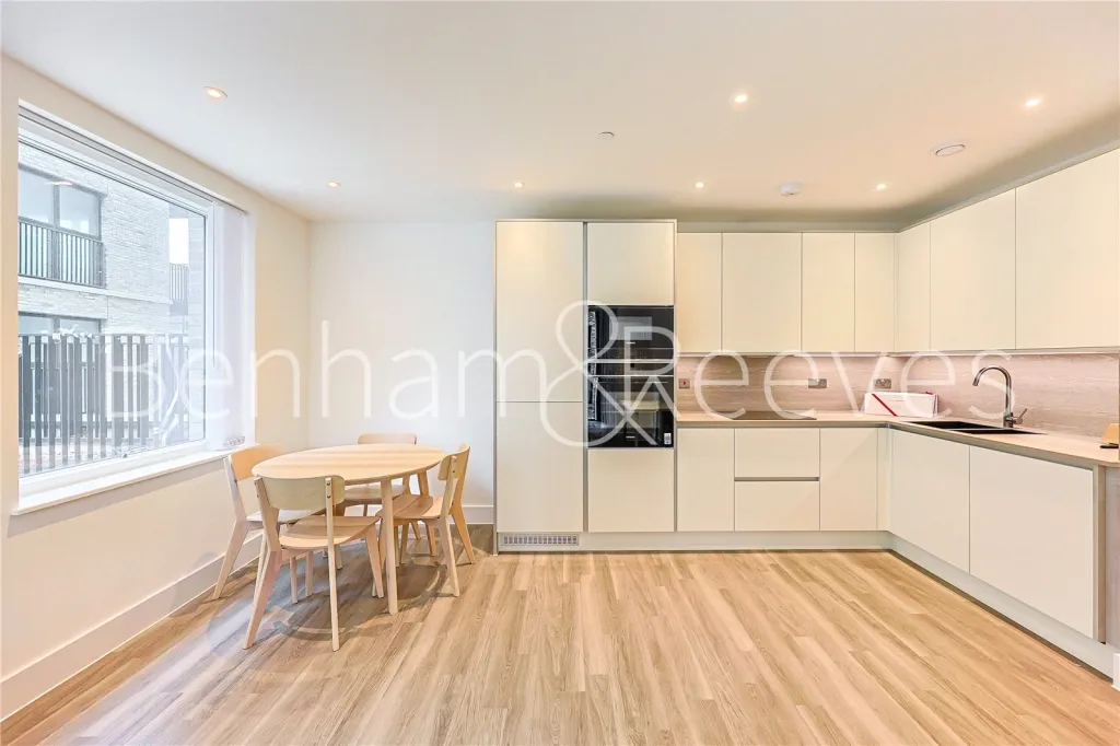 Sanday Drive, Beaufort Park, NW9, photo 4